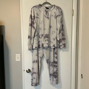 Donna Karan 2-piece Tie-Dye Velour Lounge Set.